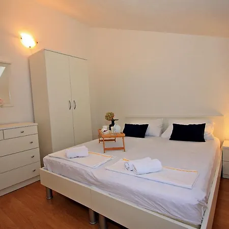 Apartments Jaksic - Zile Supetar Extérieur photo